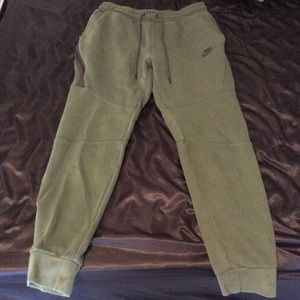 Used MEDIUM men’s NIKE Tech Green